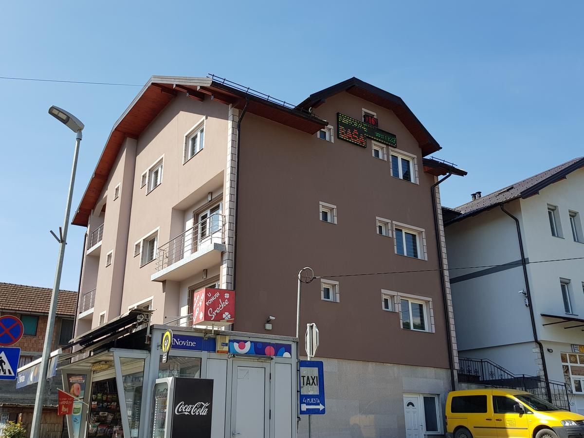 Pansion Basa Hotel Ustikolina Exterior photo